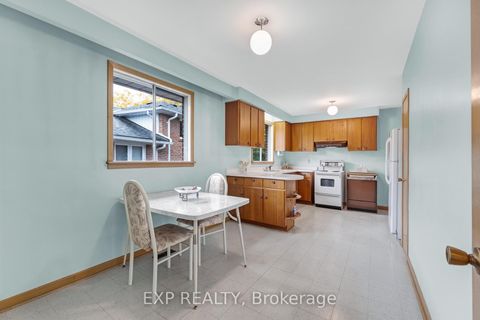 Photo 13 at 28 Aviemore Drive, Humber Summit, Toronto