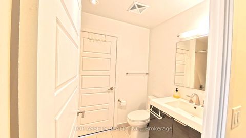 Photo 5 at 3006 - 318 Richmond Street W, Waterfront Communities C1, Toronto