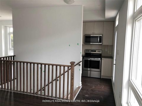 Photo 11 at 21 Beliveau Street, Vaughan Grove, Vaughan