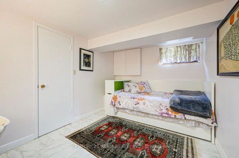 Photo 11 at 223 Willowdale Avenue, Willowdale East, Toronto