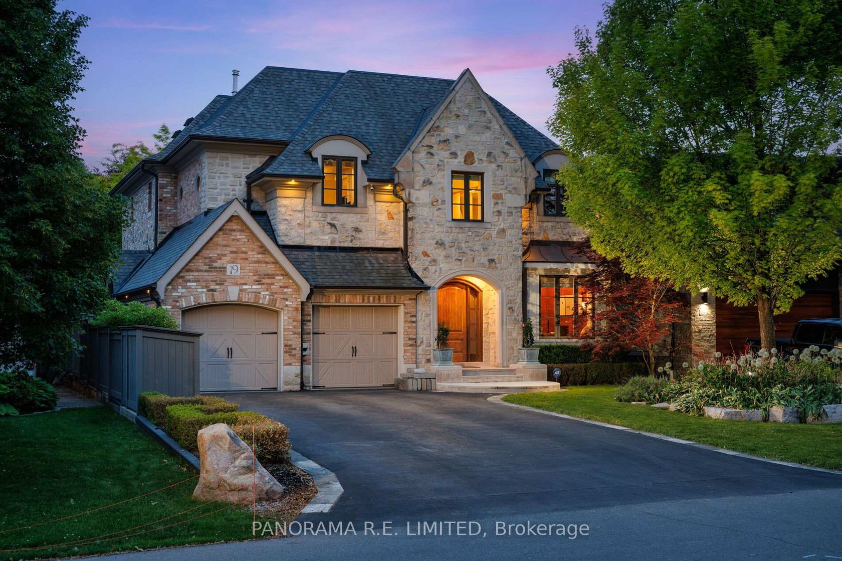 19 Graystone Gardens, City Centre West, Toronto 