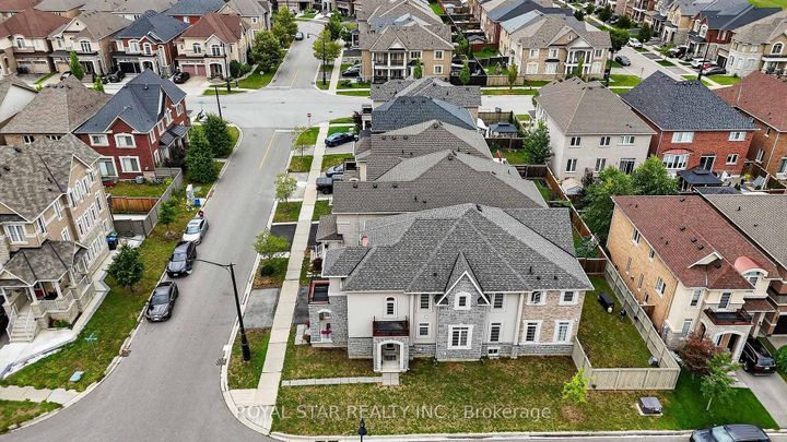 Photo 4 at 61 Aldersgate Drive, Northwest Brampton, Brampton