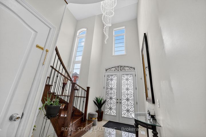 Photo 8 at 61 Aldersgate Drive, Northwest Brampton, Brampton