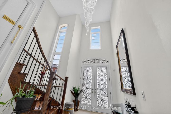 Photo 24 at 61 Aldersgate Drive, Northwest Brampton, Brampton