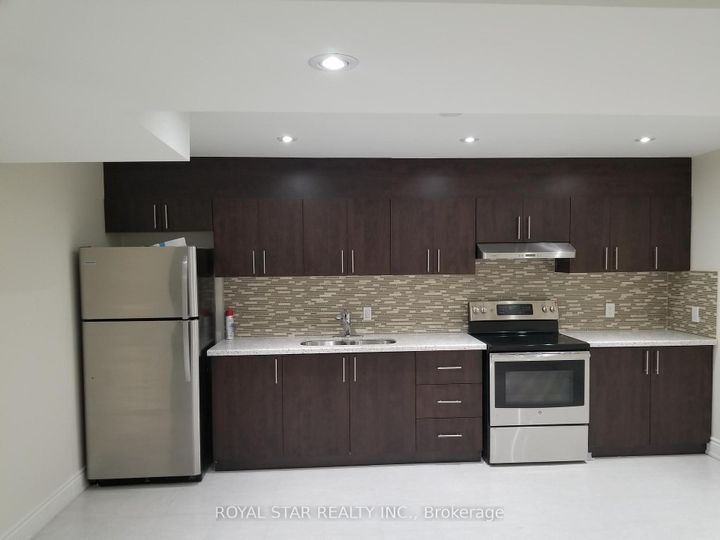 Photo 29 at 61 Aldersgate Drive, Northwest Brampton, Brampton