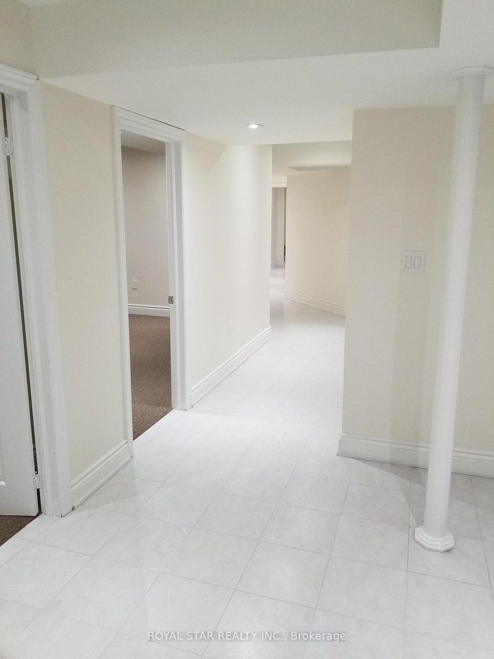 Photo 31 at 61 Aldersgate Drive, Northwest Brampton, Brampton