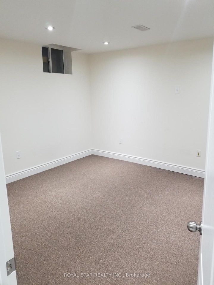 Photo 32 at 61 Aldersgate Drive, Northwest Brampton, Brampton