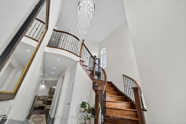 Photo 35 at 61 Aldersgate Drive, Northwest Brampton, Brampton