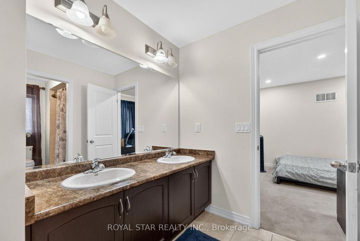 Photo 36 at 61 Aldersgate Drive, Northwest Brampton, Brampton