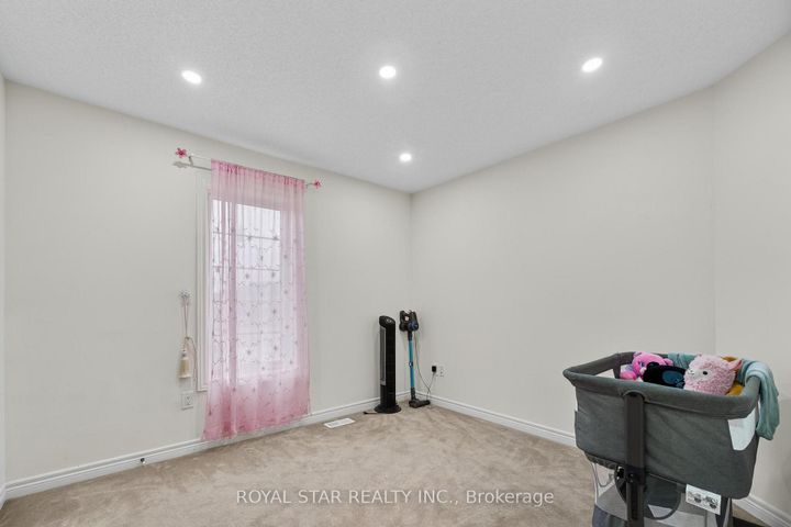 Photo 37 at 61 Aldersgate Drive, Northwest Brampton, Brampton