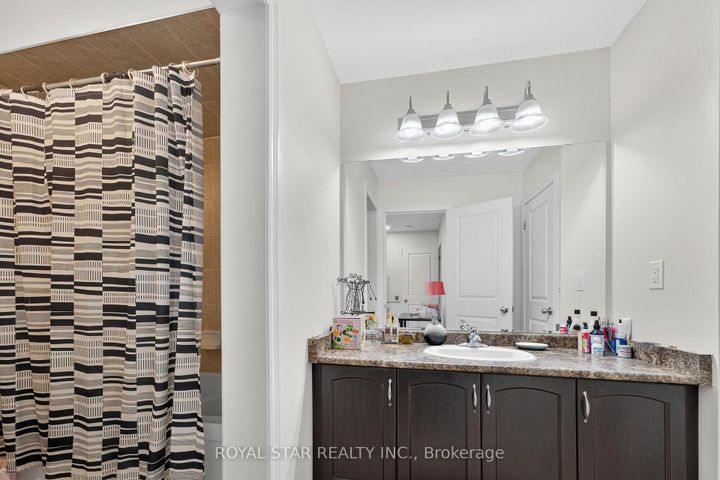 Photo 40 at 61 Aldersgate Drive, Northwest Brampton, Brampton