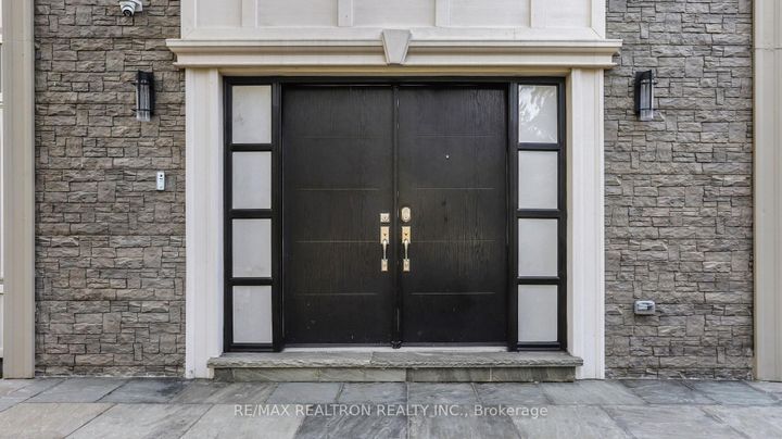 Photo 3 at 1 Whitelaw Court, Grandview, Markham