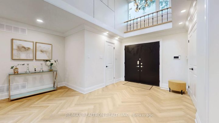 Photo 4 at 1 Whitelaw Court, Grandview, Markham