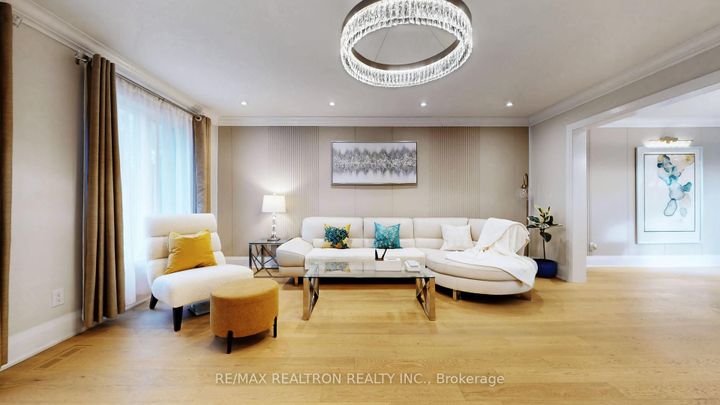 Photo 6 at 1 Whitelaw Court, Grandview, Markham