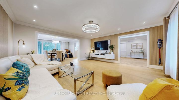 Photo 8 at 1 Whitelaw Court, Grandview, Markham