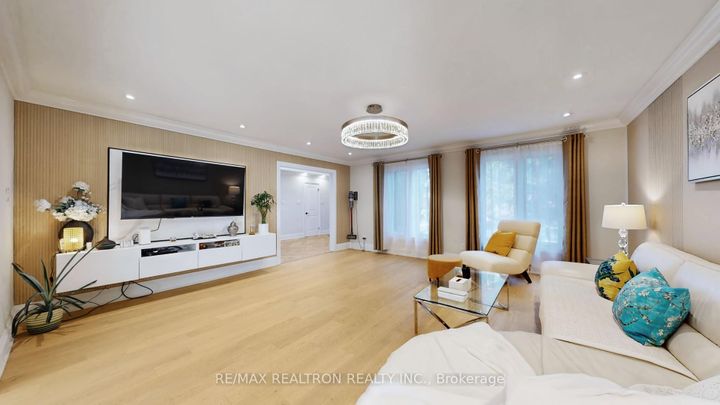 Photo 9 at 1 Whitelaw Court, Grandview, Markham