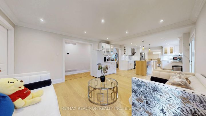 Photo 16 at 1 Whitelaw Court, Grandview, Markham