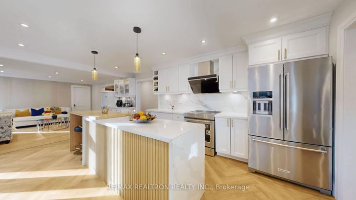 Photo 20 at 1 Whitelaw Court, Grandview, Markham