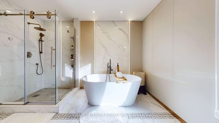 Photo 32 at 1 Whitelaw Court, Grandview, Markham