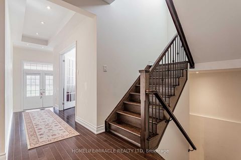 Photo 7 at 170 Maxwell Street, Bathurst Manor, Toronto