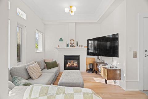 Photo 2 at 201 - 336 Davenport Road, Annex, Toronto