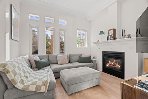 Photo 3 at 201 - 336 Davenport Road, Annex, Toronto