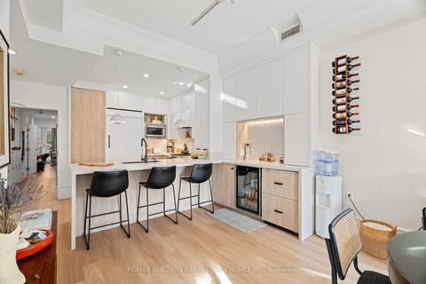 Photo 5 at 201 - 336 Davenport Road, Annex, Toronto