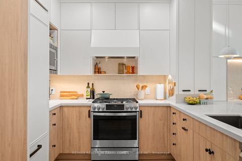 Photo 16 at 201 - 336 Davenport Road, Annex, Toronto