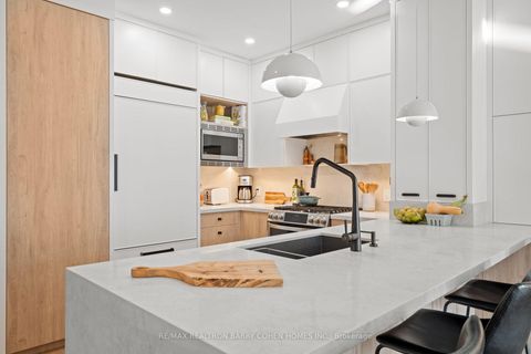 Photo 17 at 201 - 336 Davenport Road, Annex, Toronto