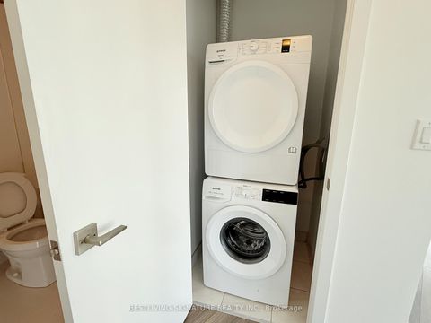 Photo 8 at 903 - 159 Wellesley Street E, South St. James Town, Toronto