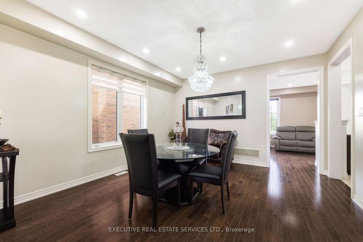 Photo 7 at 37 Ross Drive, Wellington, Brampton