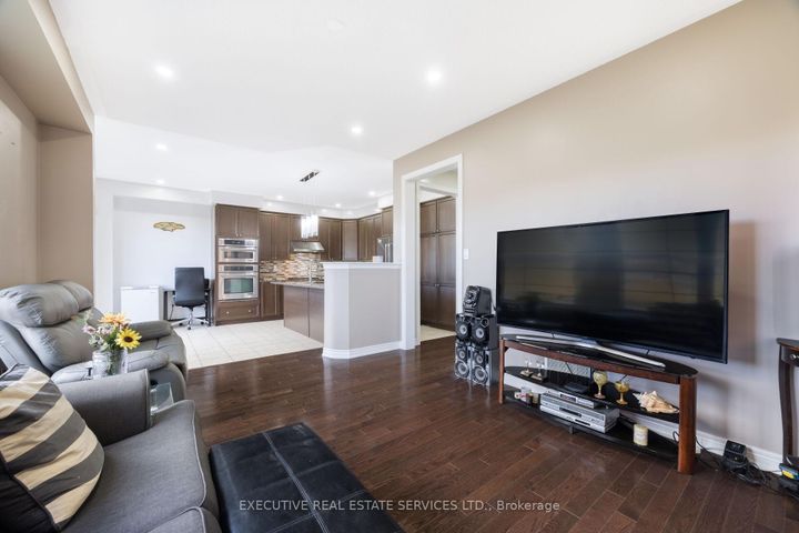 Photo 12 at 37 Ross Drive, Wellington, Brampton