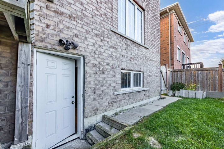 Photo 42 at 37 Ross Drive, Wellington, Brampton