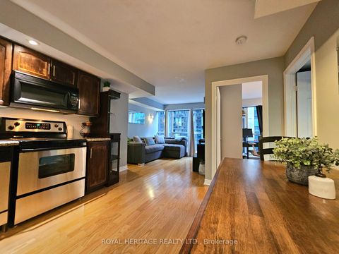 Photo 2 at 807 - 270 Wellington Street W, Waterfront Communities C1, Toronto