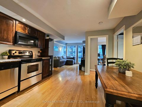 Photo 4 at 807 - 270 Wellington Street W, Waterfront Communities C1, Toronto