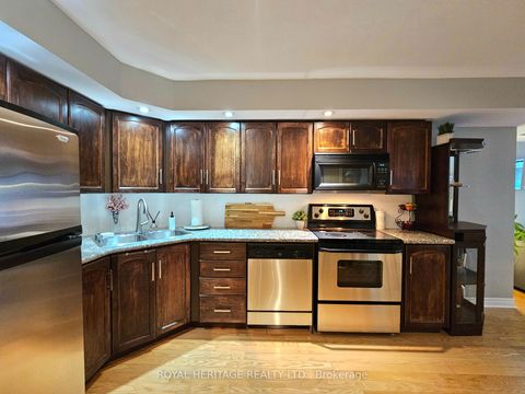 Photo 5 at 807 - 270 Wellington Street W, Waterfront Communities C1, Toronto