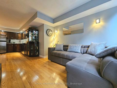 Photo 6 at 807 - 270 Wellington Street W, Waterfront Communities C1, Toronto