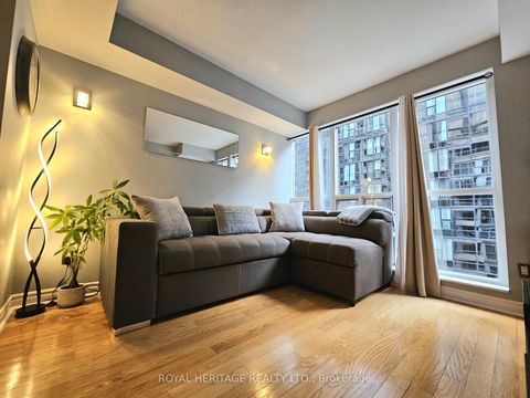 Photo 7 at 807 - 270 Wellington Street W, Waterfront Communities C1, Toronto