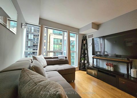 Photo 8 at 807 - 270 Wellington Street W, Waterfront Communities C1, Toronto