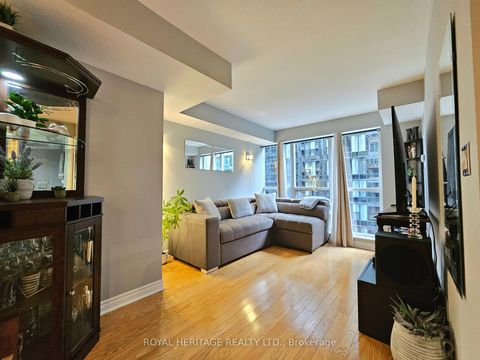 Photo 10 at 807 - 270 Wellington Street W, Waterfront Communities C1, Toronto