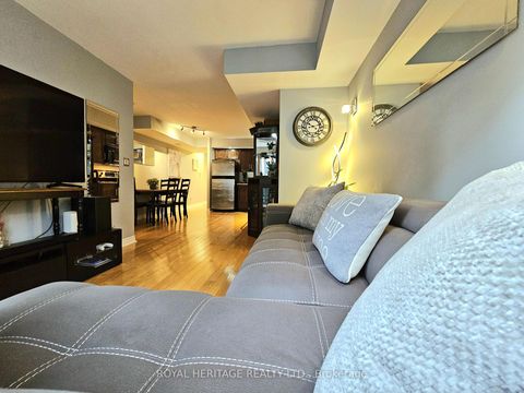 Photo 11 at 807 - 270 Wellington Street W, Waterfront Communities C1, Toronto