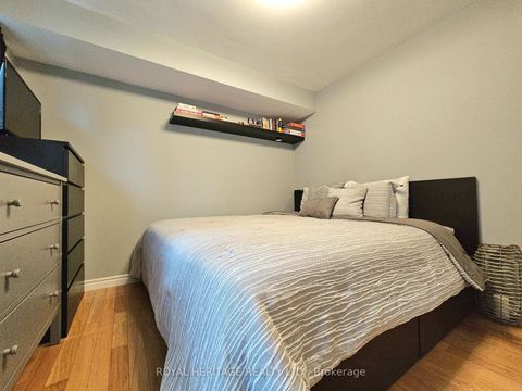 Photo 14 at 807 - 270 Wellington Street W, Waterfront Communities C1, Toronto