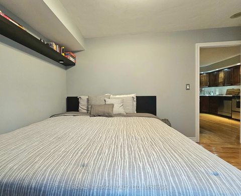 Photo 15 at 807 - 270 Wellington Street W, Waterfront Communities C1, Toronto