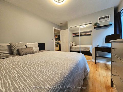 Photo 16 at 807 - 270 Wellington Street W, Waterfront Communities C1, Toronto