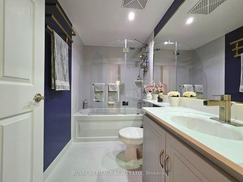 Photo 18 at 807 - 270 Wellington Street W, Waterfront Communities C1, Toronto