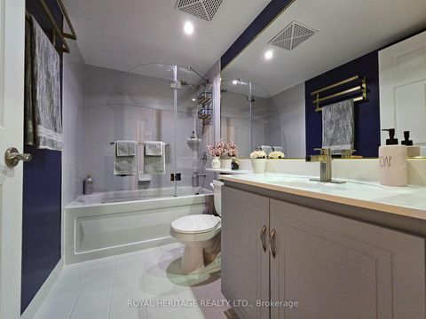 Photo 19 at 807 - 270 Wellington Street W, Waterfront Communities C1, Toronto