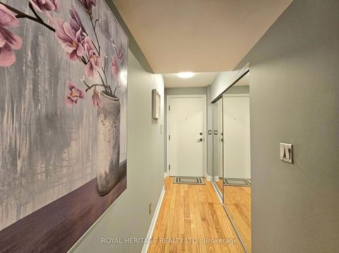 Photo 20 at 807 - 270 Wellington Street W, Waterfront Communities C1, Toronto