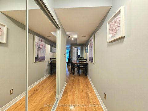 Photo 21 at 807 - 270 Wellington Street W, Waterfront Communities C1, Toronto