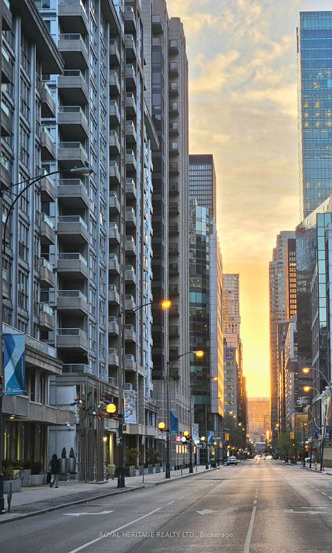 Photo 22 at 807 - 270 Wellington Street W, Waterfront Communities C1, Toronto