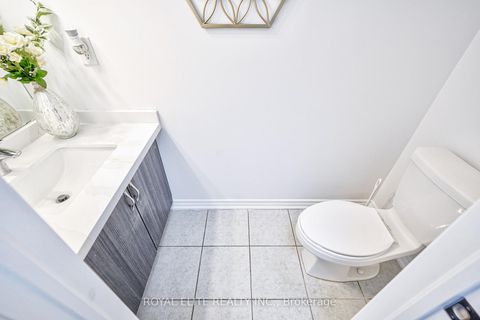 Photo 8 at 40 Conklin Crescent, Rural Aurora, Aurora